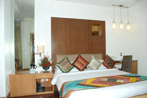 Dolphinn Delhi  Bagian luar foto